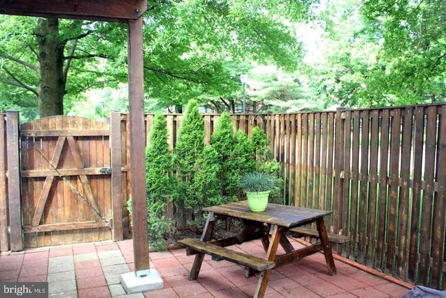 Building Photo - 1903 Pawlet Dr