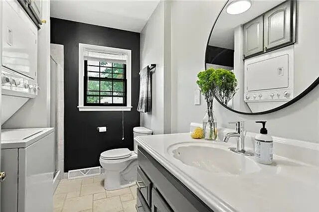 Building Photo - 319 E 100th Ter