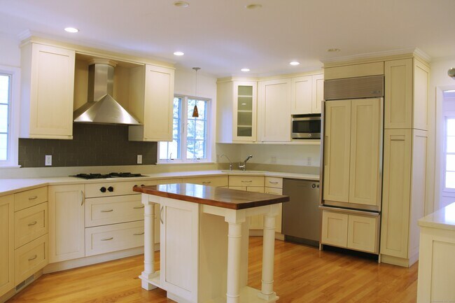 Building Photo - 71 Benjamin St