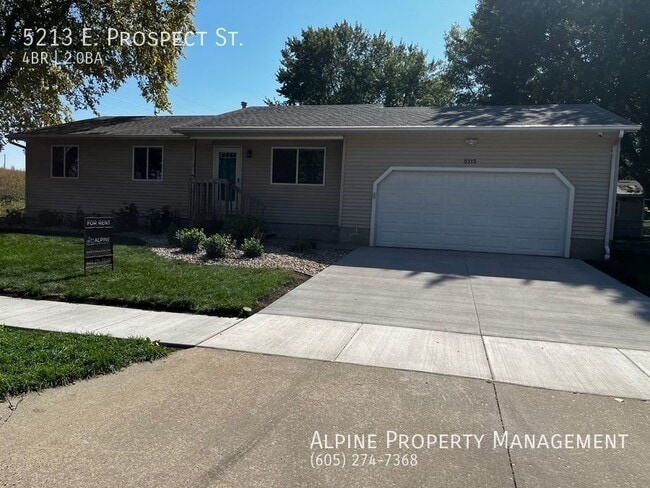 Primary Photo - Newly Renovated 4 Bed/2 Bath East Side Ran...