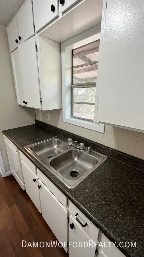 Building Photo - 242 Old Town Crossing