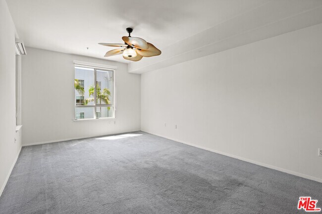 Building Photo - 100 S Alameda St