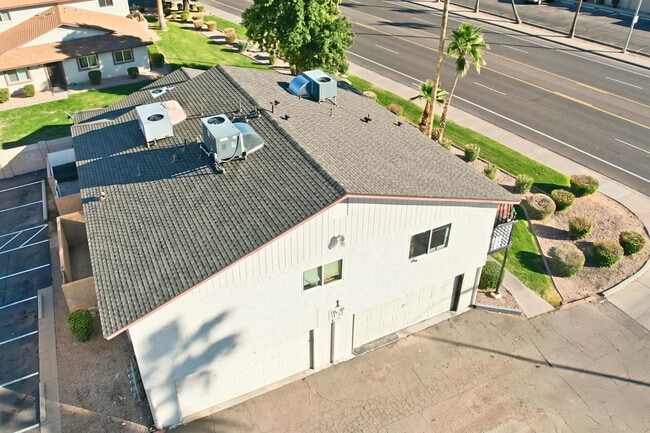 Building Photo - 860 E Brown Rd