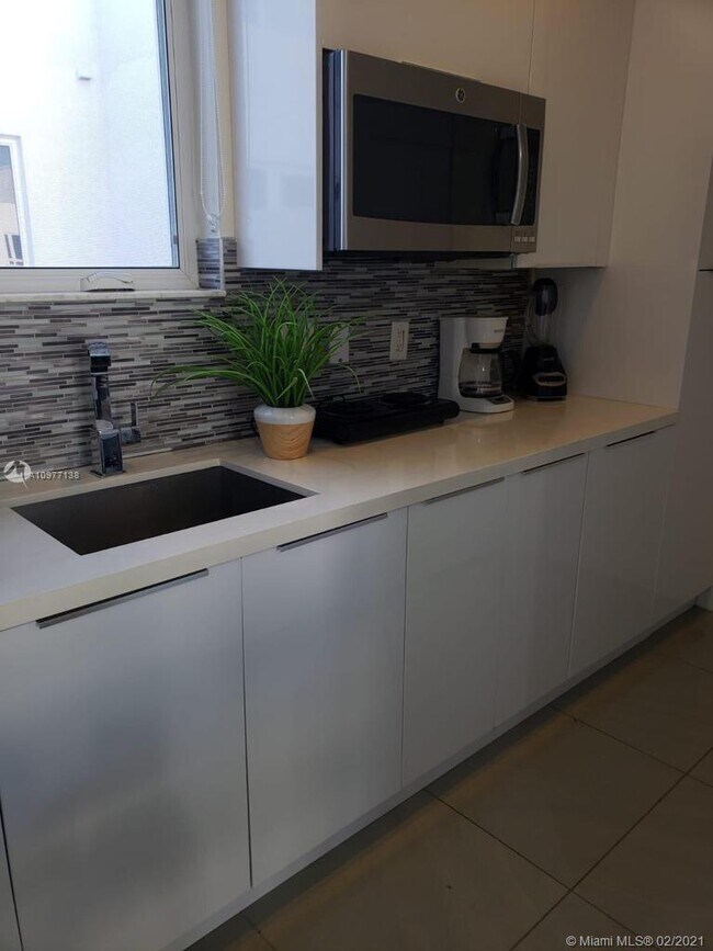 Building Photo - 6331 NW 105th Ct