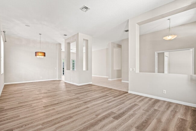 Building Photo - 1366 Crossbill Ct