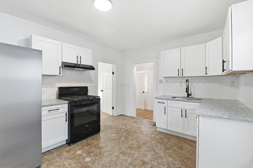 Building Photo - 6531 Plymouth Ave