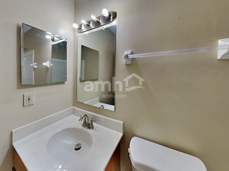 Building Photo - 5712 Danmar Dr