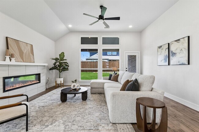 Building Photo - 6145 Tahoe Winds Dr