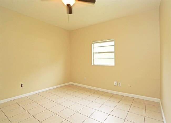 Building Photo - 2460 W Shane St