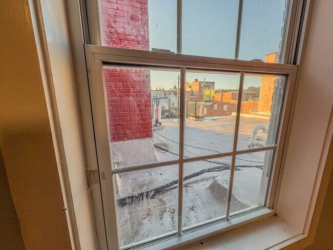 Building Photo - 2014-2016 N Charles St