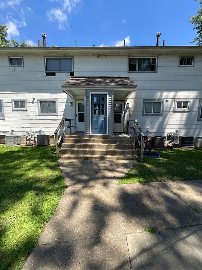 Building Photo - Absolutely Adorable two bedroom is move in ready!