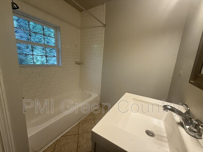 Building Photo - 519 E Zion St