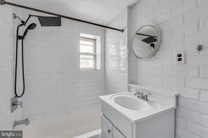 Building Photo - 2620 E Somerset St