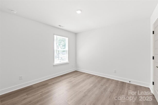 Building Photo - 2015 Wilson Ave