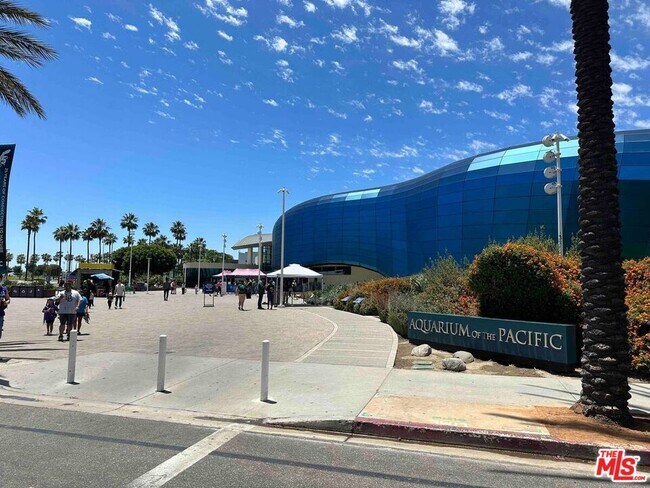 Building Photo - 1025 Locust Ave