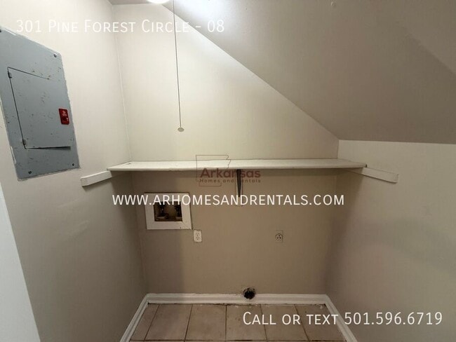 Building Photo - 301 Pine Forest Cir