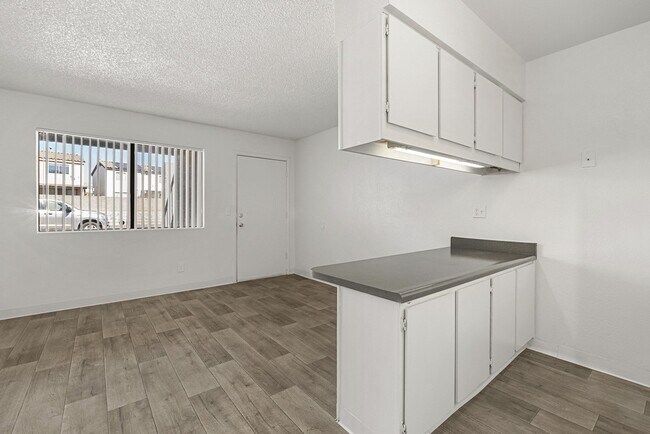 Building Photo - Acacia Hills