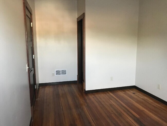Building Photo - 103 N Downey St