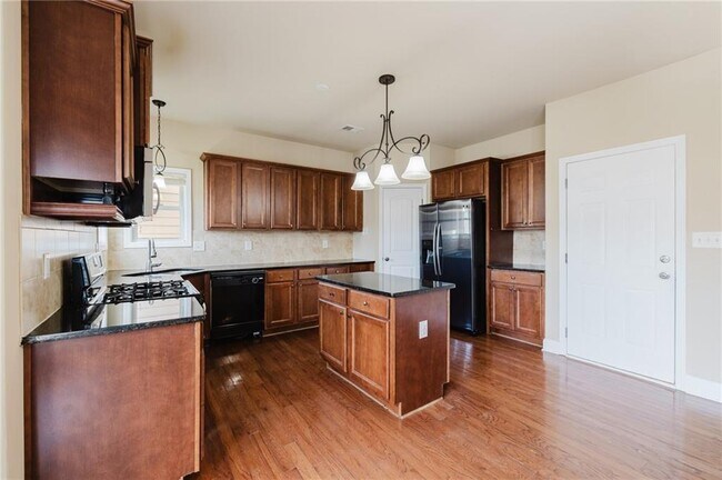 Building Photo - 3562 Fallen Oak Dr