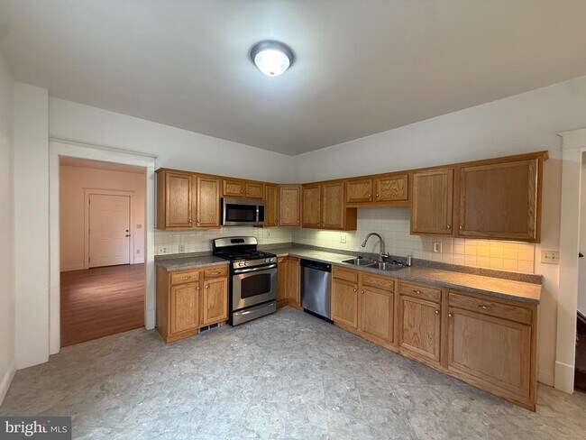 Building Photo - 1740 Arnold Ave