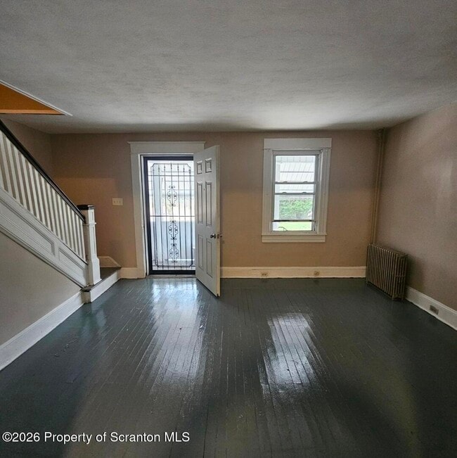 Building Photo - 609 S Valley Ave