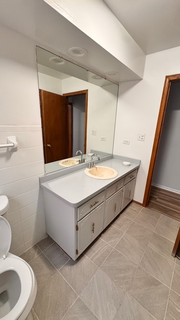 Building Photo - 5517 W Windsor Ave