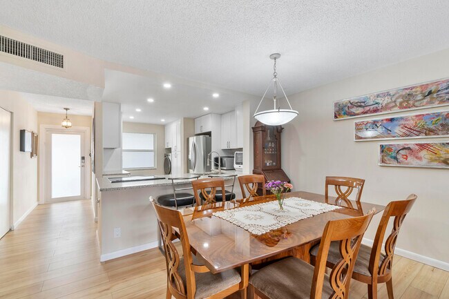 Building Photo - 27 Abbey Ln