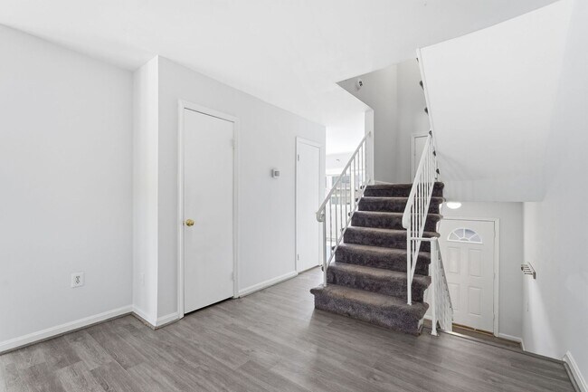 Building Photo - 9178 Laurelwood Ct