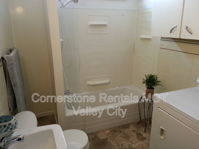 Building Photo - 309 College St SE