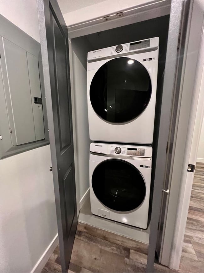 Building Photo - 1421 N Franklin St