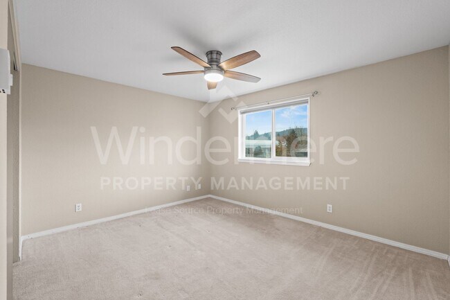 Building Photo - Updated 3 Bed 2 Bath Home With Brand New 2...