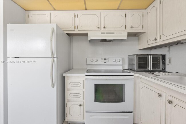 Building Photo - 431 Markham S