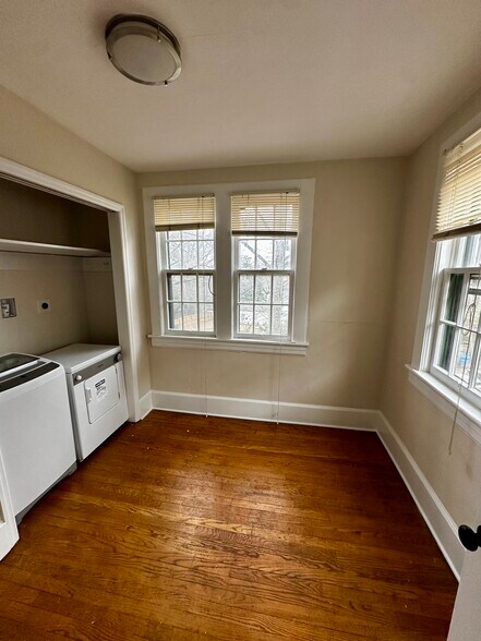 Office with in-unit washer and dryer - 2521 Longview Ave SW