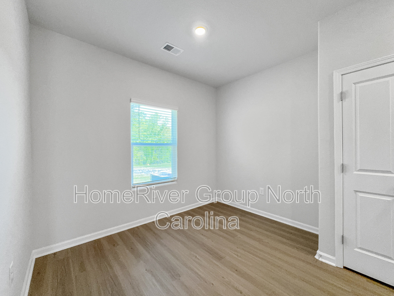 Building Photo - 3110 Maple Rdg Dr