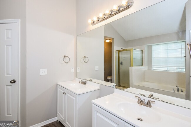 Building Photo - 492 Crestwood Ct