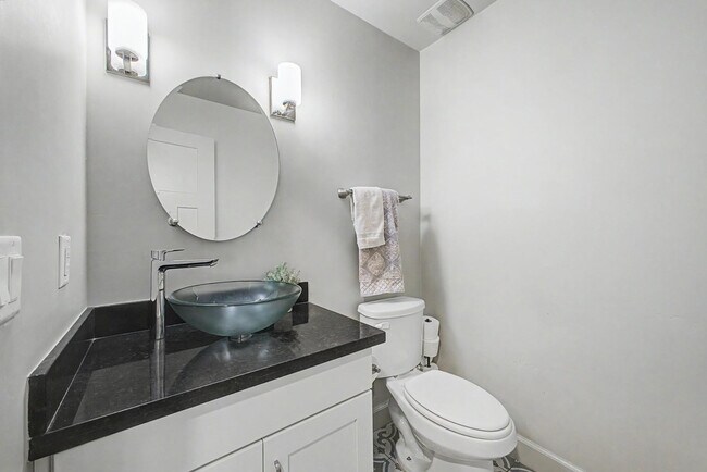 Building Photo - 3414 N 44th Pl