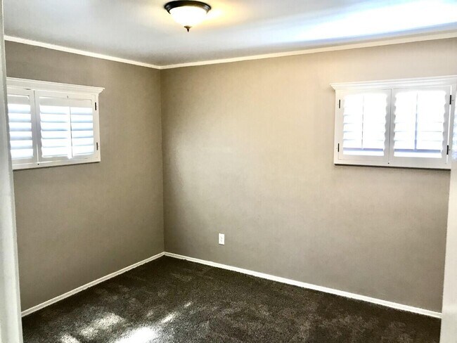 Building Photo - 7811 Cielo Vista Dr