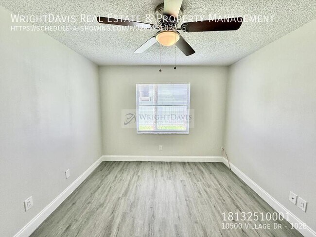Building Photo - 10500 Village Dr