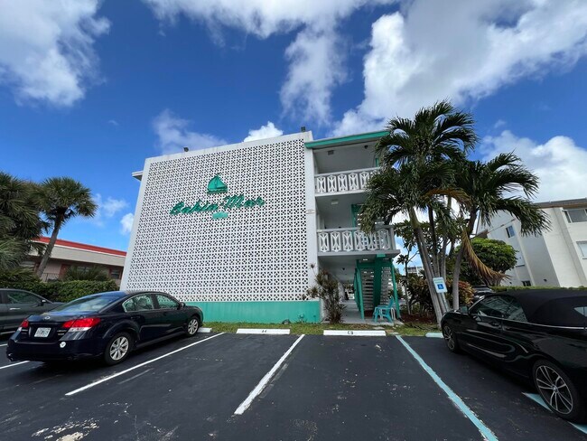 Primary Photo - 131 Shore Ct