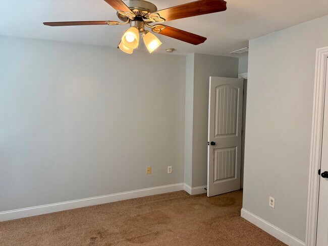 Building Photo - 4BR home close to downtown Watkinsville