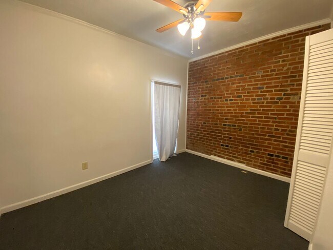 Building Photo - 1100 W Monroe Ave