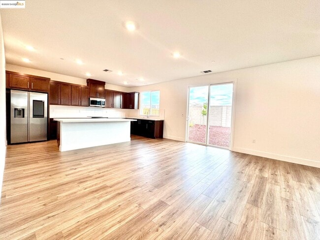 Building Photo - 2850 Talkeetna St