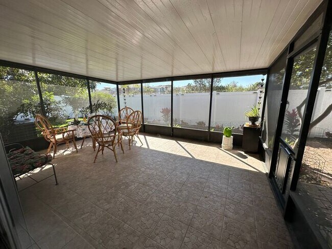 Building Photo - Spacious 2 Bed 2 Bath Home