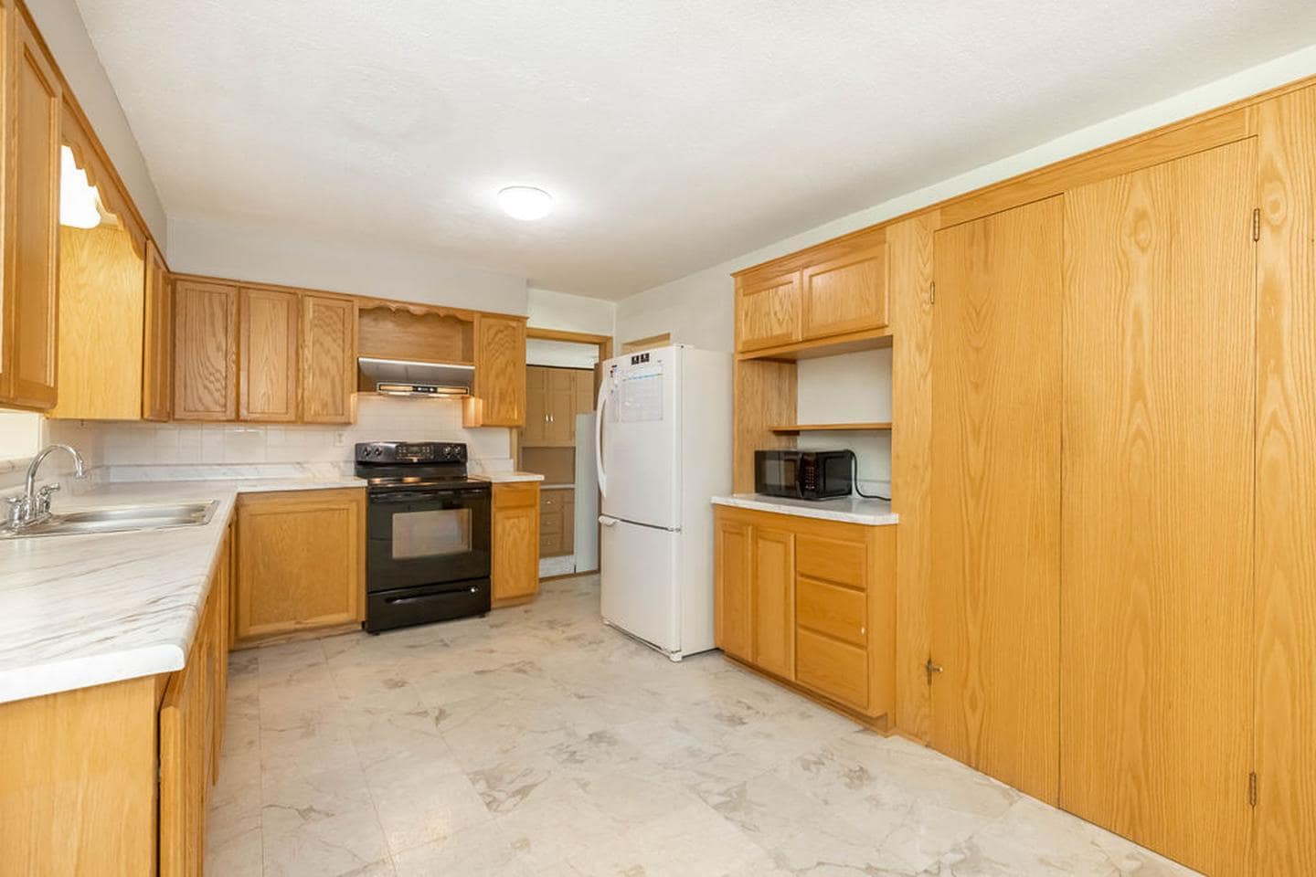 Building Photo - 212 W 97th St