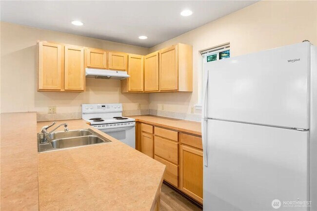 Building Photo - Lynden houses LLC - Cedar Street