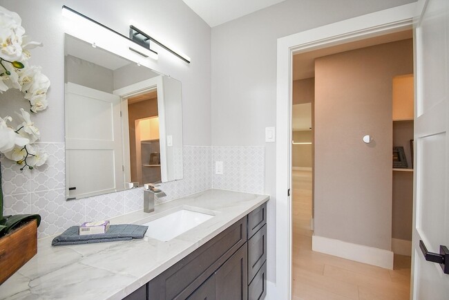 Building Photo - 7618 Highmeadow Dr