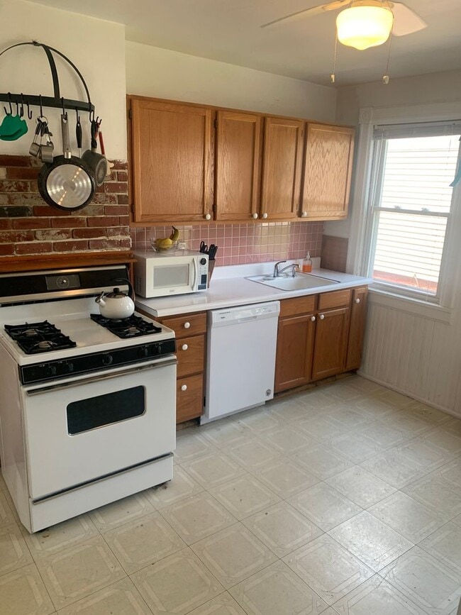 Building Photo - 41 Worrall Ave