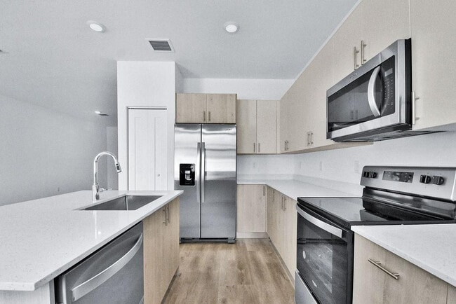 Building Photo - 4074 Highland Oaks Dr