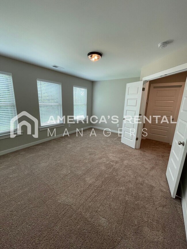 Building Photo - Home for Rent in Weaver, AL!!! Available to View Now! PRICE REDUCTION!! Sign a 13-month lease by ...