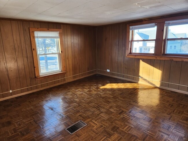 Building Photo - 4 bedroom house